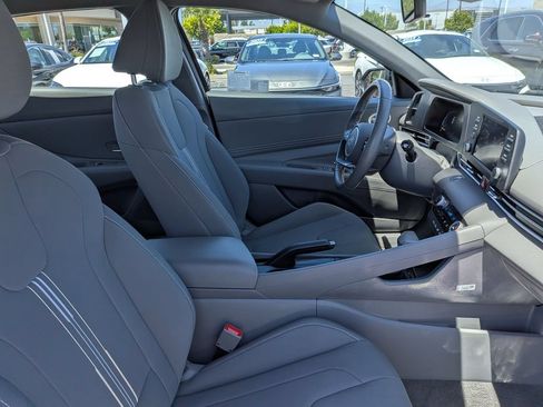 Certified 2025 Hyundai Elantra Sport FWD image 30