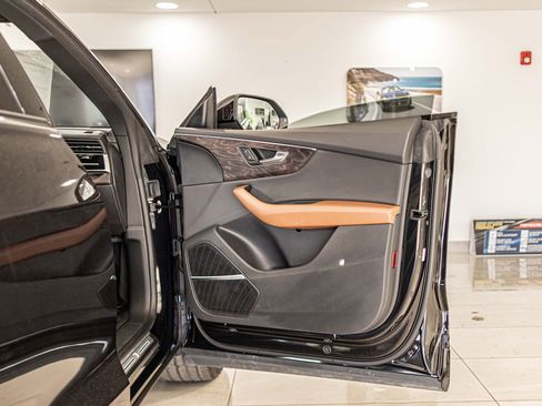 Used 2020 Audi Q8 Premium Plus w/ Premium Plus Package image 41