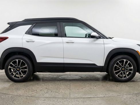 Used 2025 Chevrolet TrailBlazer LT FWD image 11
