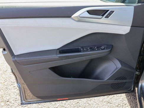 New 2025 Volkswagen Taos SE image 32