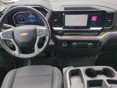Used 2022 Chevrolet Silverado 1500 LT AWD/4WD image 30