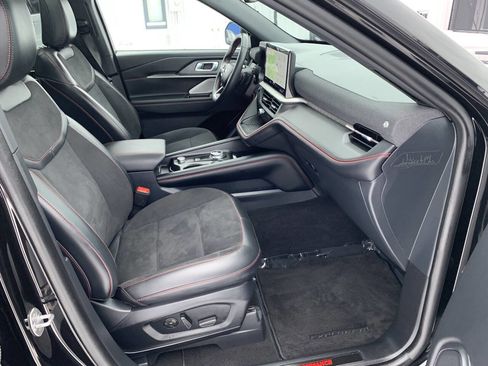 Used 2025 Ford Explorer ST image 32