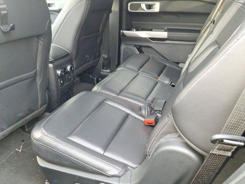 Used 2022 Ford Explorer XLT w/ Equipment Group 202A image 13