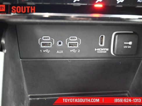 Used 2023 Jeep Grand Cherokee Limited AWD/4WD image 17