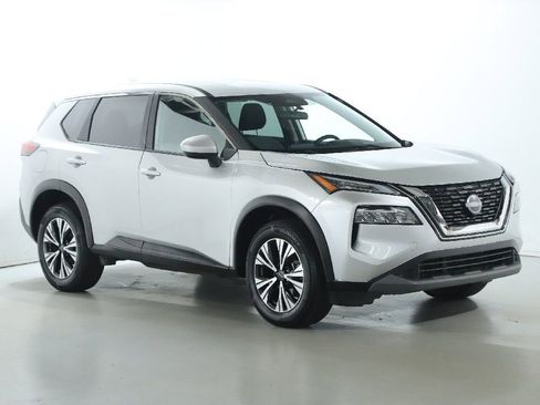 Used 2023 Nissan Rogue SV image 9