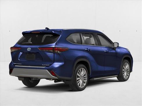 New 2026 Toyota Highlander Platinum image 2
