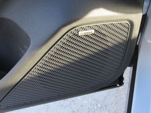 New 2025 Mitsubishi Outlander SE image 13