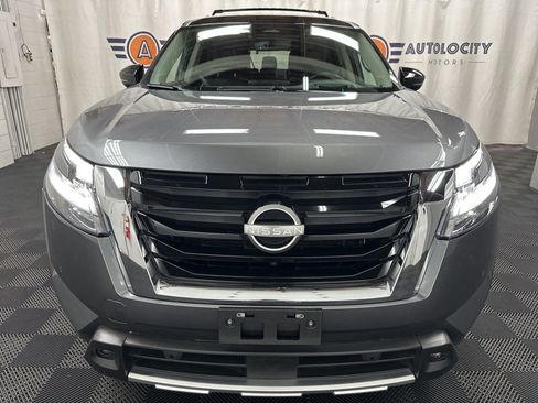 Used 2024 Nissan Pathfinder Platinum image 3