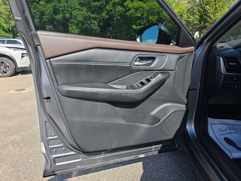 Used 2023 Nissan Rogue SV w/ SV Premium B Package FWD image 24
