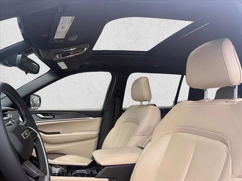 Used 2023 Jeep Grand Cherokee L Limited image 10