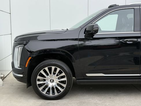 Used 2026 Cadillac Escalade ESV Platinum Luxury w/ LPO, Floor Liner Package AWD/4WD image 5
