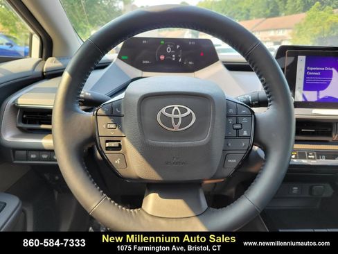 Used 2024 Toyota Prius XLE image 28