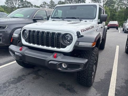 Used 2025 Jeep Wrangler Unlimited Rubicon w/ Convenience Group AWD/4WD image 3