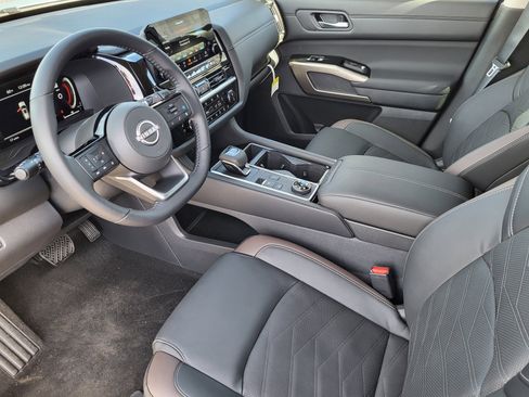 New 2025 Nissan Pathfinder Platinum w/ Lighting Package (N92) image 8