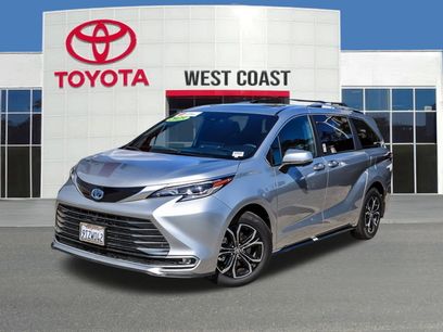 Used 2025 Toyota Sienna Platinum
