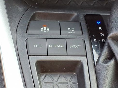 Used 2019 Toyota RAV4 XLE w/ Convenience Package image 22