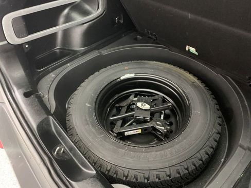 Used 2018 Jeep Cherokee Trailhawk w/ Cold Weather Group AWD/4WD image 24