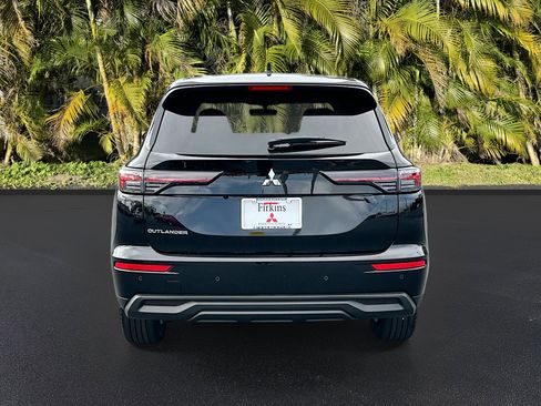 New 2026 Mitsubishi Outlander ES image 4