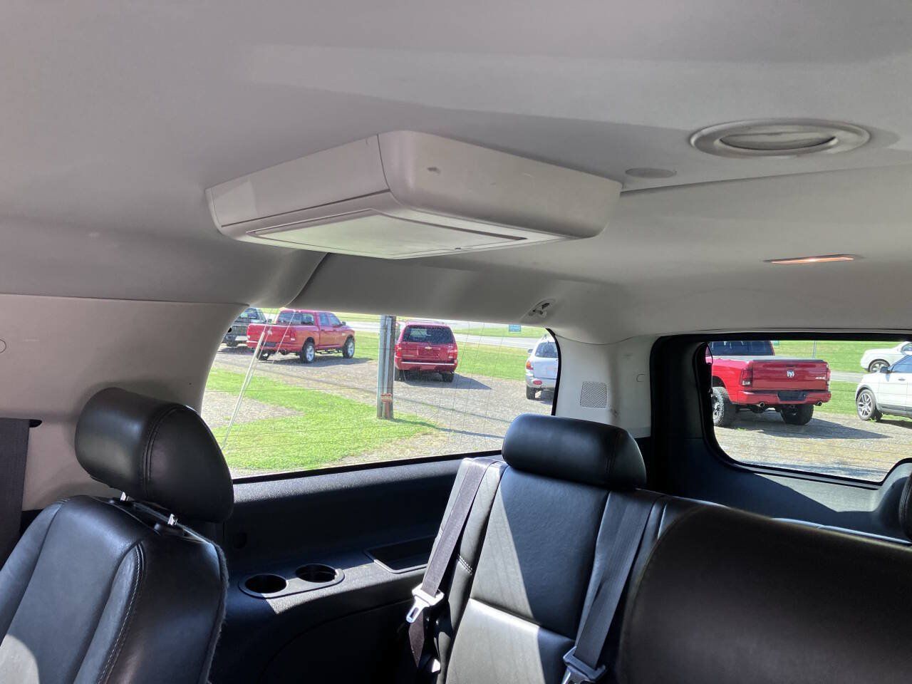 Used 2010 Cadillac Escalade ESV Premium RWD image 15