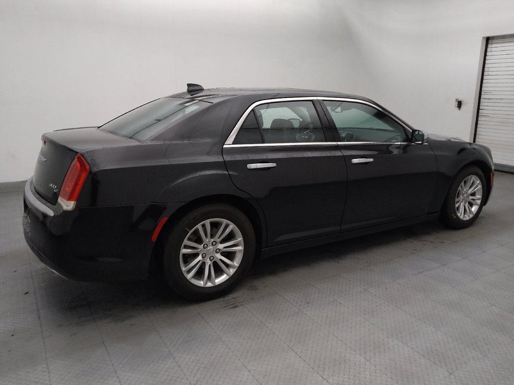 Used 2017 Chrysler 300 C RWD image 10