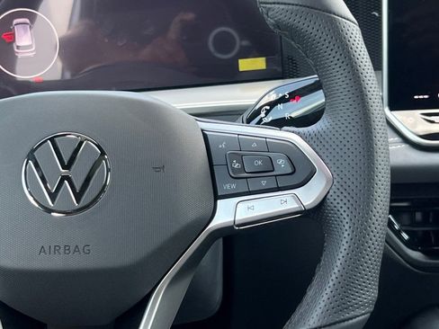 New 2025 Volkswagen Tiguan SE R-Line image 16