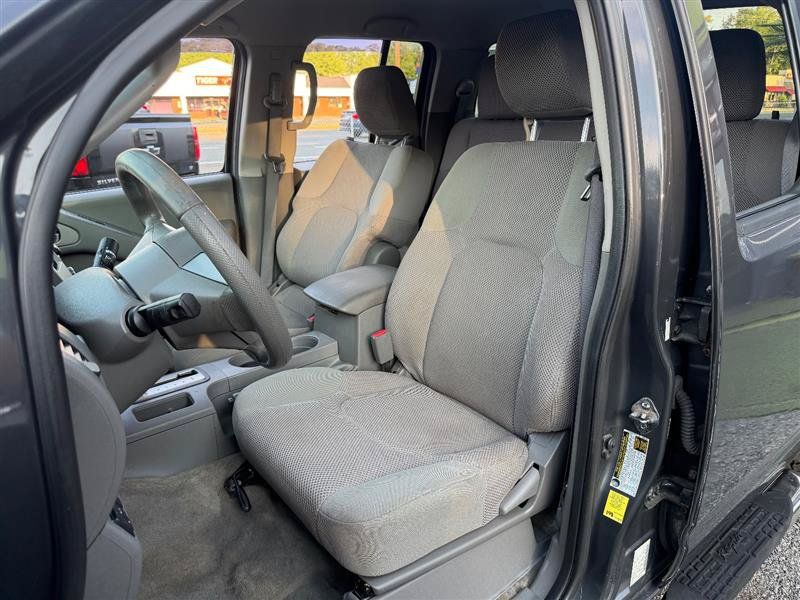 Used 2013 Nissan Frontier SV AWD/4WD image 15