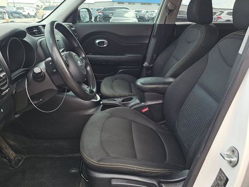 Used 2016 Kia Soul + FWD image 7