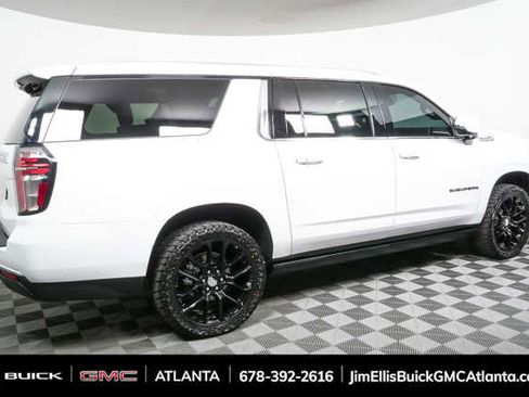 Used 2023 Chevrolet Suburban High Country image 2