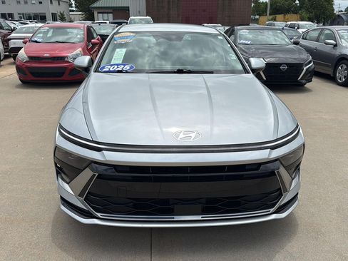 Used 2025 Hyundai Sonata SEL FWD image 7