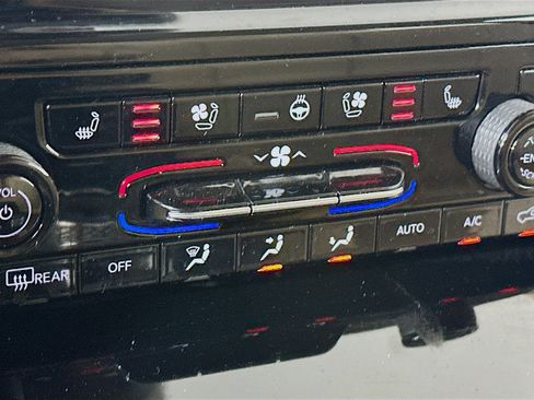 Used 2022 Jeep Grand Cherokee L Limited w/ Luxury Tech Group II image 20