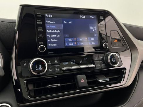 Used 2022 Toyota Highlander XLE AWD/4WD image 20
