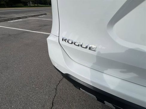 Used 2020 Nissan Rogue SV image 33