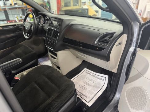 Used 2015 Dodge Grand Caravan SE FWD image 25