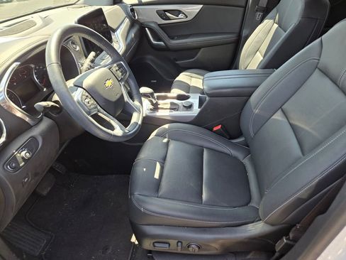 Used 2024 Chevrolet Blazer LT w/ Sound & Technology Package FWD image 3