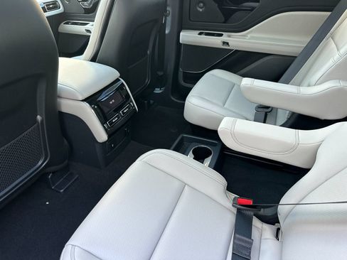 New 2026 Lincoln Aviator AWD image 11