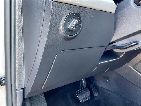 Used 2022 Volkswagen Taos SE image 34