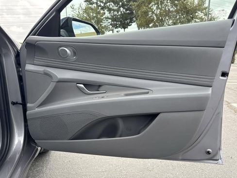 Certified 2025 Hyundai Elantra Sport image 36