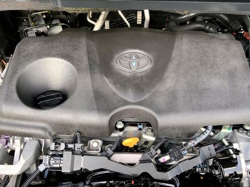 Used 2022 Toyota Sienna XLE image 32