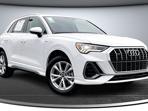 Used 2024 Audi Q3 2.0T Premium image 1