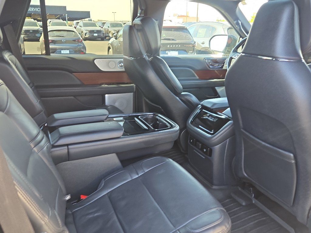 Used 2022 Lincoln Navigator Reserve AWD/4WD image 17
