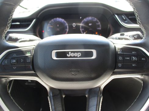 Used 2022 Jeep Grand Cherokee L Limited image 18