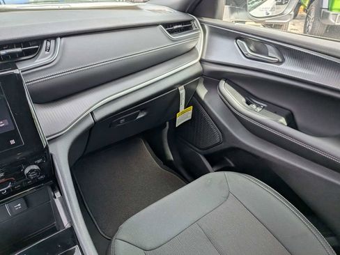 New 2026 Jeep Grand Cherokee L Laredo image 17