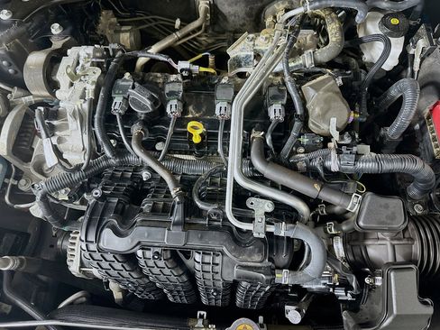 Used 2025 Nissan Altima 2.5 SV FWD image 30