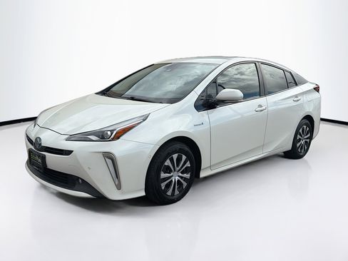 Used 2020 Toyota Prius XLE AWD/4WD image 3