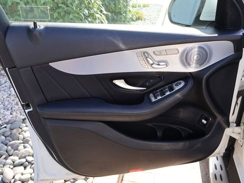 Used 2019 Mercedes-Benz GLC 300 4MATIC image 19