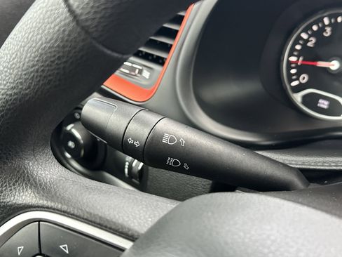 Used 2019 Jeep Renegade Sport image 17