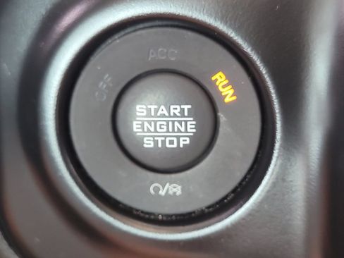 Used 2023 Jeep Gladiator Sport AWD/4WD image 31