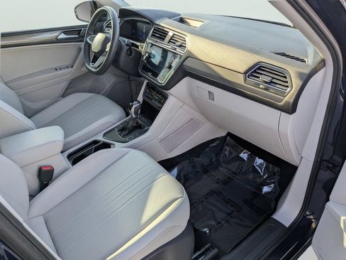 Used 2023 Volkswagen Tiguan SE FWD image 10