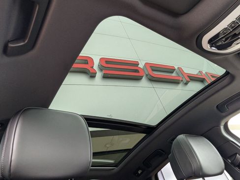 Used 2025 Porsche Macan image 27