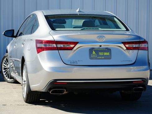 Used 2016 Toyota Avalon Limited w/ Toyota Safety Sense Package image 5